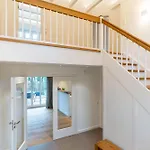 Vakantiehuis Reetdachhaus-hoher-himmel *