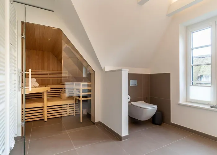 Reetdachhaus-hoher-himmel *