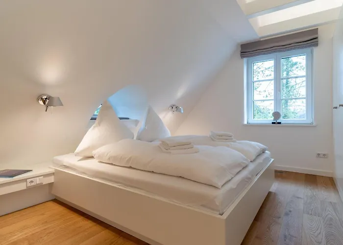 Reetdachhaus-hoher-himmel *