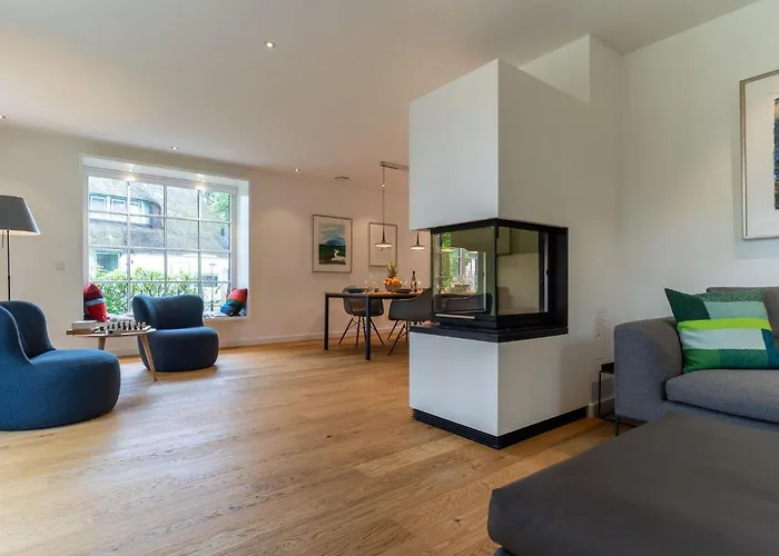 Reetdachhaus-hoher-himmel